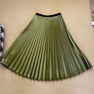 MIDI skirt green